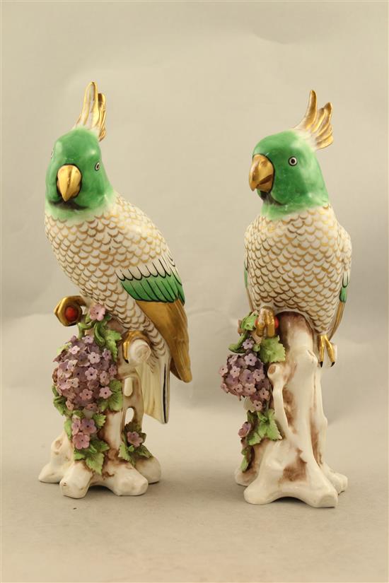 A pair of Samson porcelain figures of cockatoos, early 20th century, 26cm and 26.5cm.